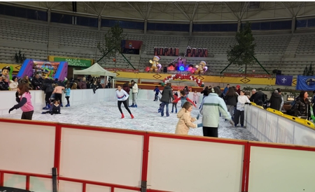 La mejor Navidad de la Sierra de Madrid en Moralzarzal. MoralPark Pista de hielo