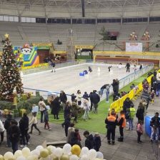 Inauguración de MoralPark 2024, el gran parque de la Navidad en Moralzarzal, pista de hielo desde arriba