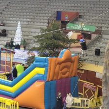 Inauguración de MoralPark 2024, el gran parque de la Navidad en Moralzarzal, tirolina